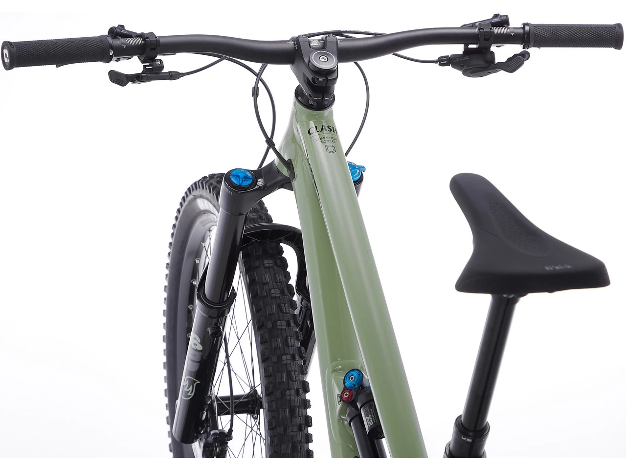 Commencal Clash Essential 27.5" Mountain Bike 3 Commencal Clash Essential 27.5" Mountain Bike - Image 3